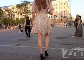 Заглянул девушке под платье